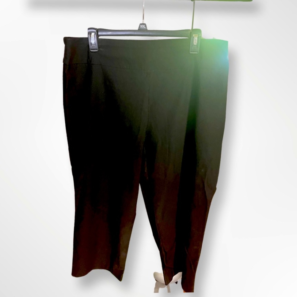 Capri dress pants, stretch.  EUC.